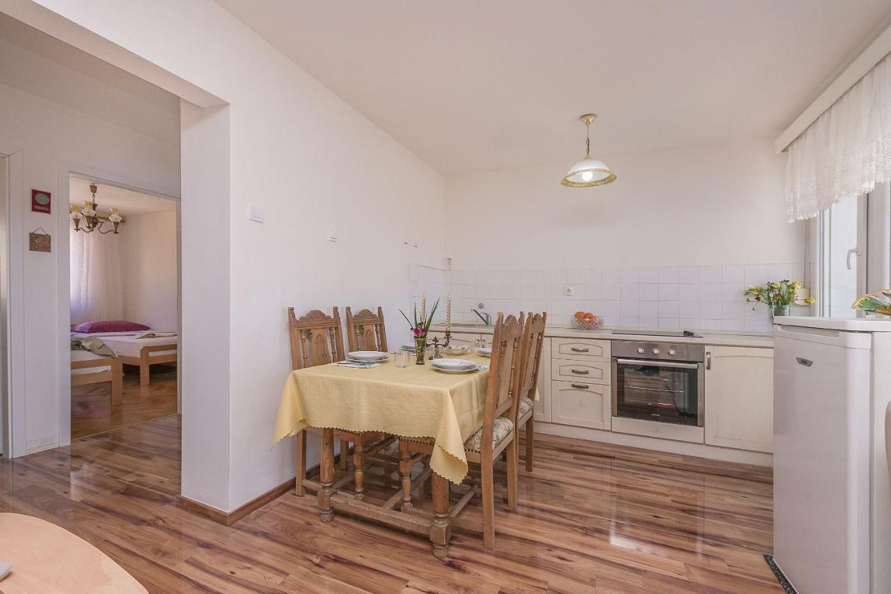 Apartment Nansy Omiš Chambre photo