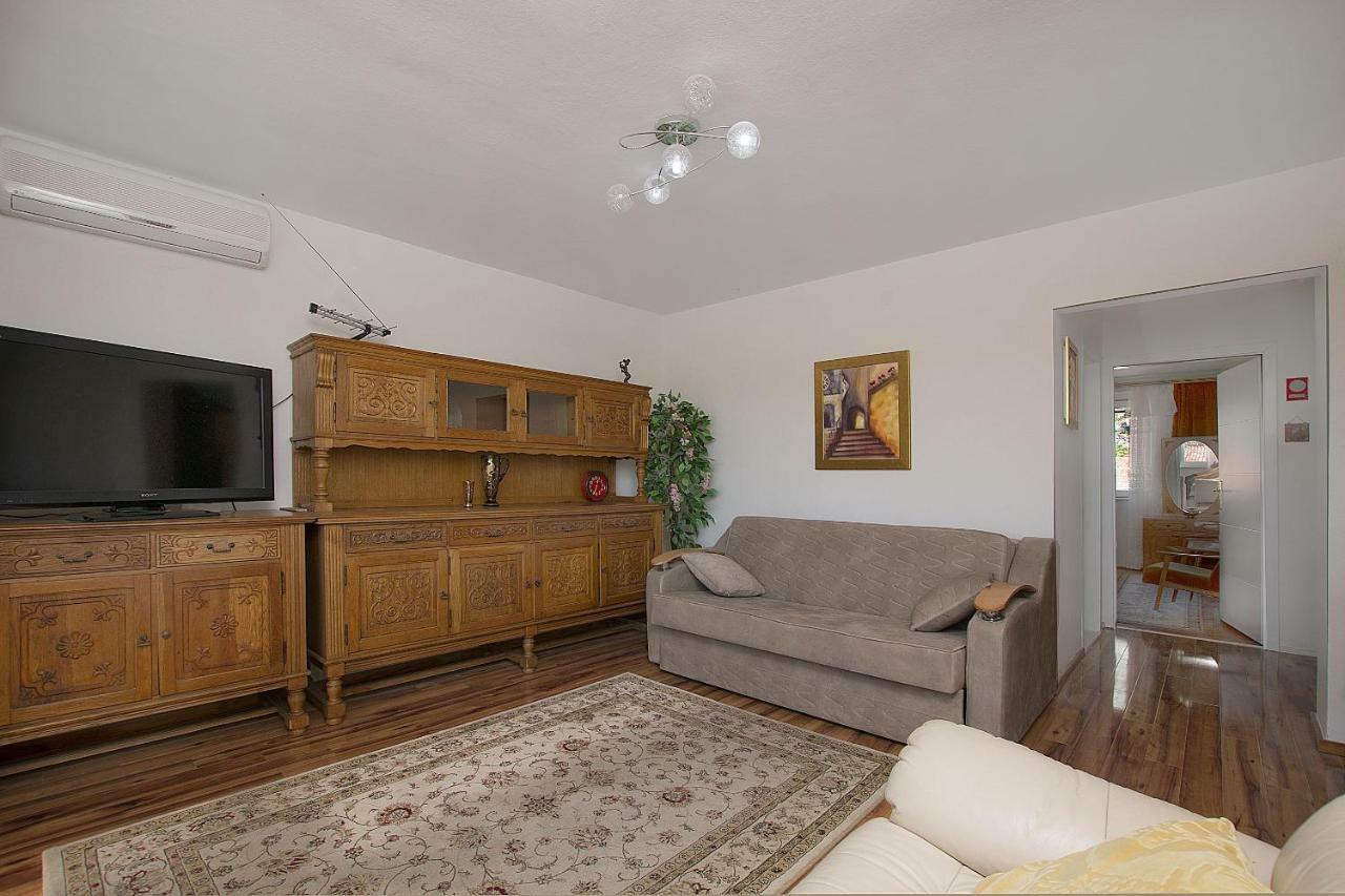 Apartment Nansy Omiš Chambre photo